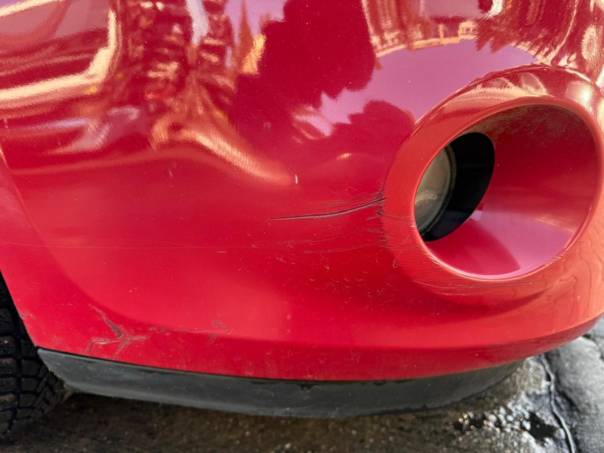 Renault Clio 3 original Stoßstange Stoßfänger vorn OV727 Rot Facelift BJ09